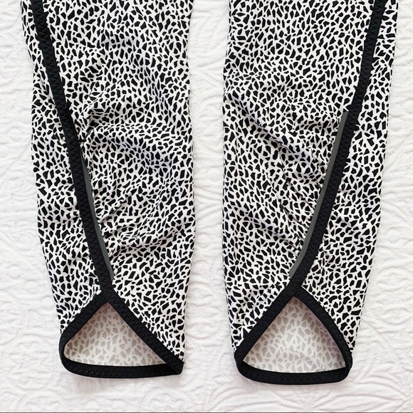 Lululemon Real Quick Running Tights, Black/White‎ - Picture 7 of 9